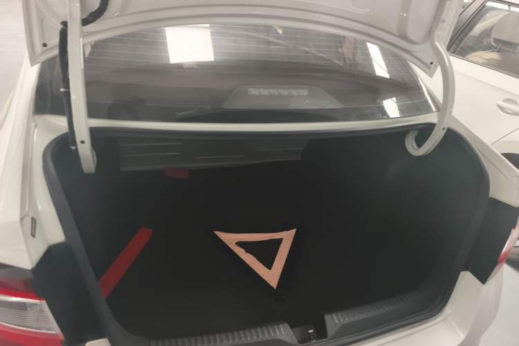 Used Skoda Rapid 2019 1.5L Automatic Comfort Edition China VI Standard Trunk