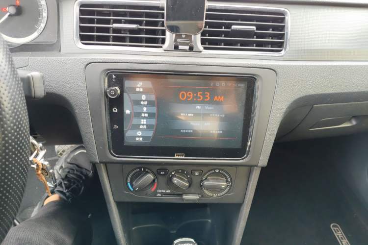 Used Skoda Rapid 2019 1.5L Automatic Standard Edition Audio And AC Panel