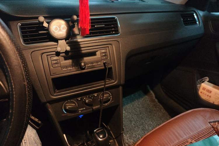 Used Skoda Rapid 2019 1.5L Automatic Standard Edition Audio And AC Panel