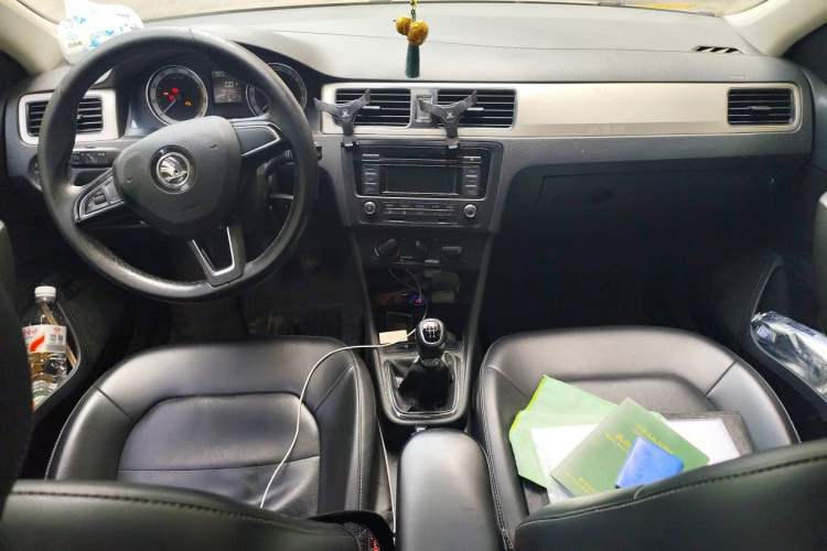 Used Skoda Rapid 2019 1.5L Manual Comfort Edition China V Standard Center Console