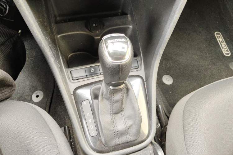 Used Skoda Rapid 2019 1.5L Automatic Standard Edition Gear Lever