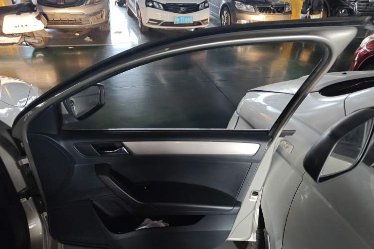 Used Skoda Rapid 2019 1.5L Automatic Comfort Edition China VI Standard Interior 5
