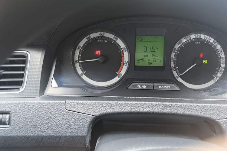 Used Skoda Rapid 2019 1.5L Automatic Standard Edition Odometer Close Up