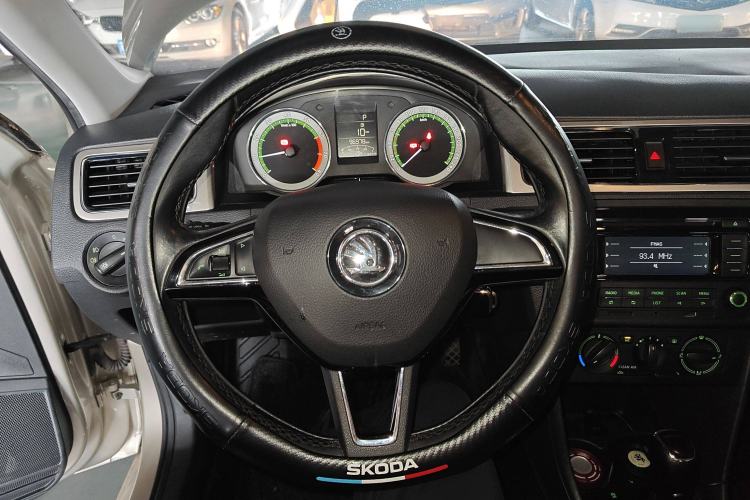 Used Skoda Rapid 2019 1.5L Automatic Comfort Edition China VI Standard Steering Wheel