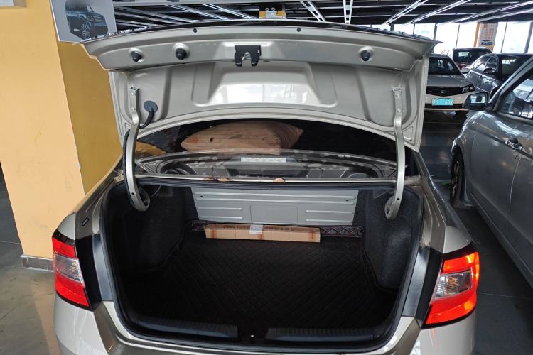Used Skoda Rapid 2019 1.5L Automatic Comfort Edition China VI Standard Trunk