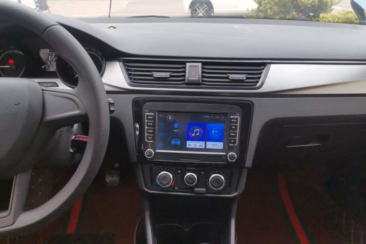 Used Skoda Rapid 2020 1.5L Manual Standard Edition Audio And AC Panel