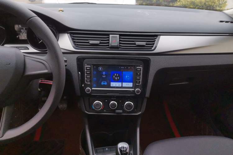 Used Skoda Rapid 2020 1.5L Manual Standard Edition Audio And AC Panel