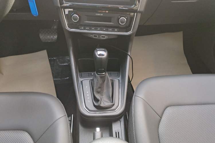 Used Skoda Rapid 2020 1.5L Automatic Comfort Edition Gear Lever