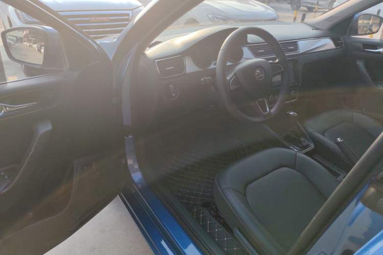 Used Skoda Rapid 2020 1.5L Automatic Comfort Edition Interior 2