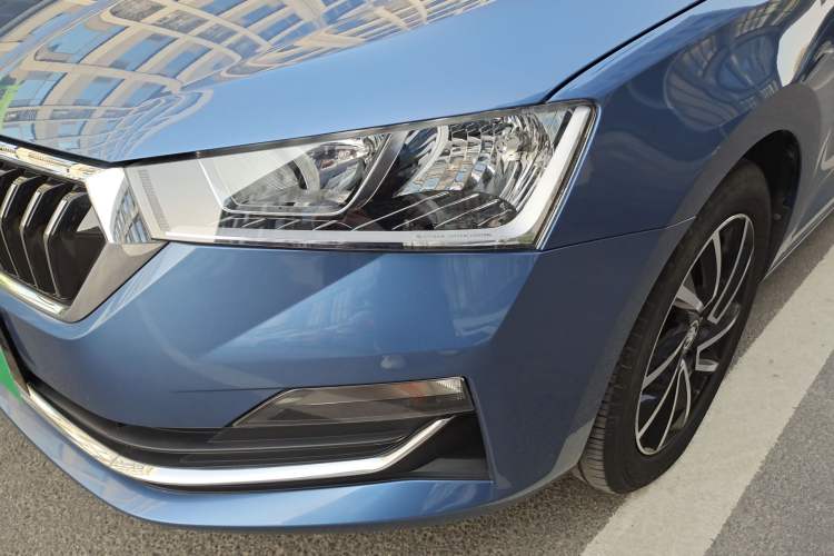 Used Skoda Rapid 2020 1.5L Automatic Comfort Edition Left Front Headlight