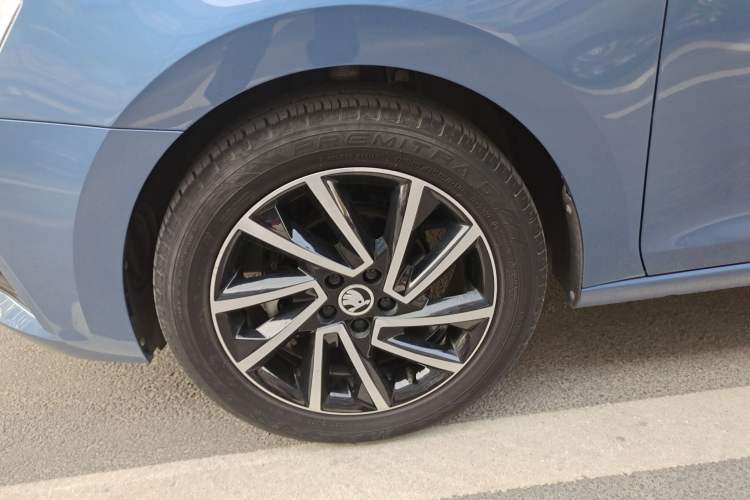 Used Skoda Rapid 2020 1.5L Automatic Comfort Edition Left Front Wheel Hub
