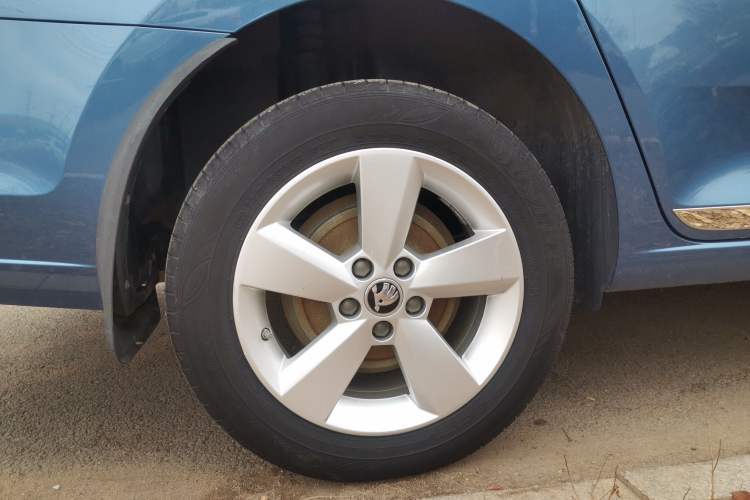 Used Skoda Rapid 2020 1.5L Manual Standard Edition Right Rear Wheel Hub