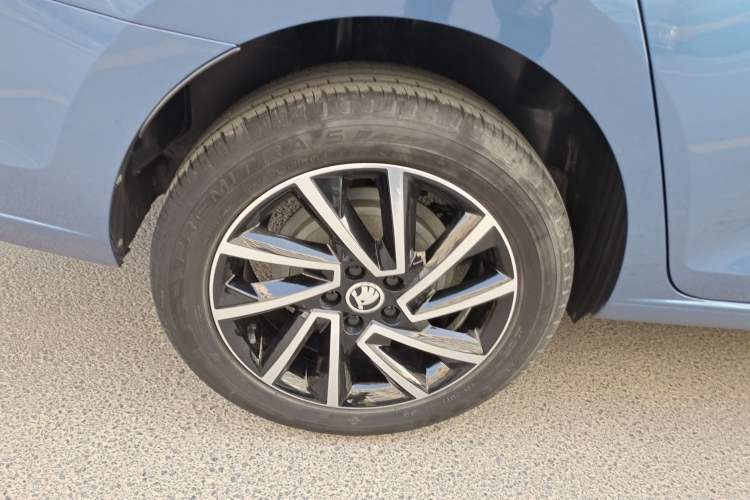 Used Skoda Rapid 2020 1.5L Automatic Comfort Edition Right Rear Wheel Hub