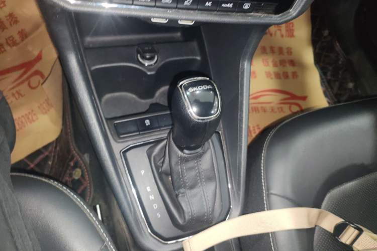 Used Skoda Rapid 2020 1.5L Automatic Comfort Edition Gear Lever