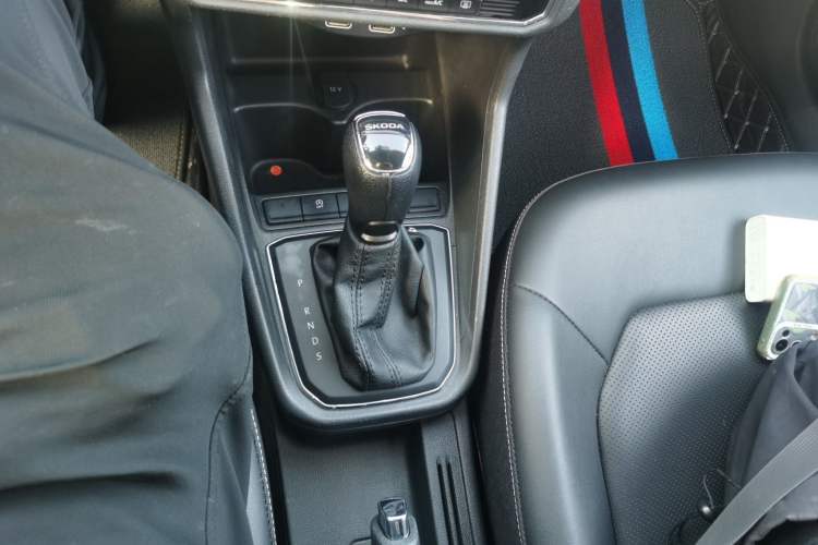 Used Skoda Rapid 2020 1.5L Automatic Comfort Edition Gear Lever