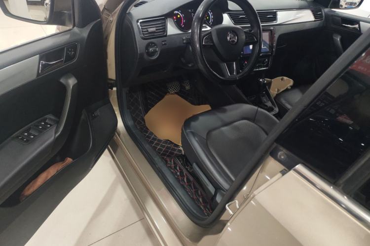 Used Skoda Rapid 2020 1.5L Automatic Comfort Edition Interior 3