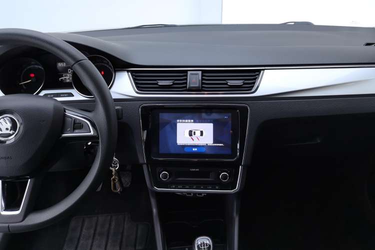 Used Skoda Rapid 2020 1.5L Manual Comfort Edition Audio And AC Panel
