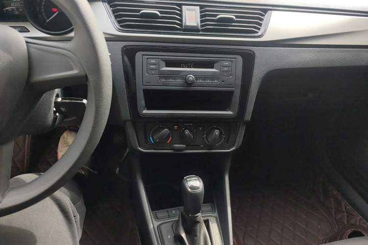 Used Skoda Rapid 2020 1.5L Automatic Standard Edition Audio And AC Panel