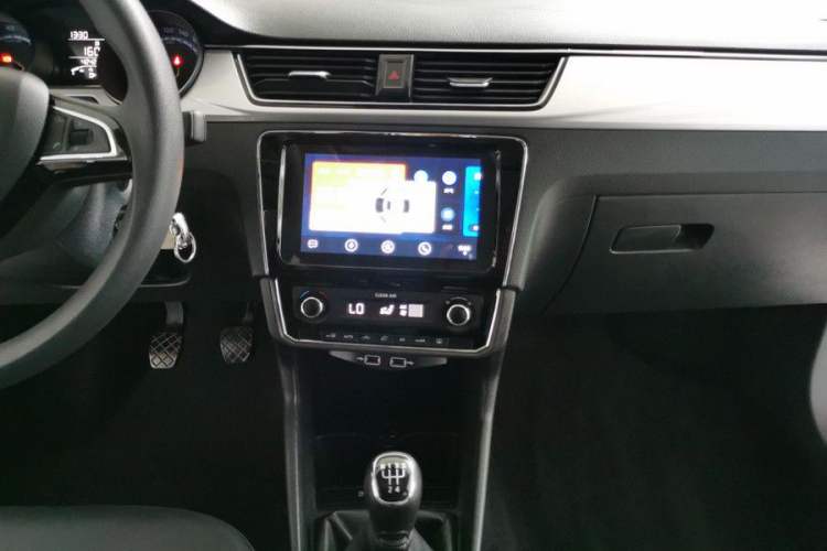 Used Skoda Rapid 2020 1.5L Manual Comfort Edition Audio And AC Panel