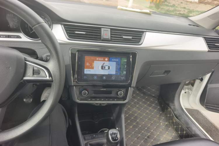 Used Skoda Rapid 2020 1.5L Manual Comfort Edition Audio And AC Panel