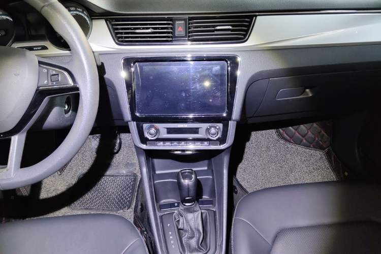 Used Skoda Rapid 2020 1.5L Automatic Comfort Edition Audio And AC Panel