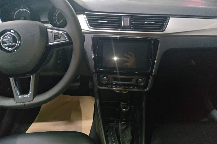 Used Skoda Rapid 2020 1.5L Automatic Comfort Edition Audio And AC Panel