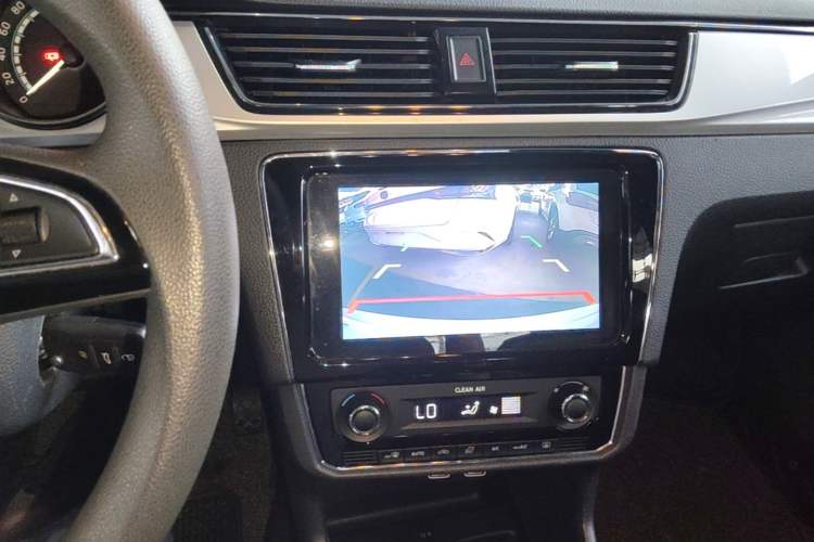 Used Skoda Rapid 2020 1.5L Automatic Comfort Edition Audio And AC Panel
