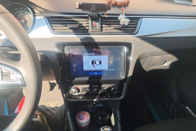 Used Skoda Rapid 2020 1.5L Manual Comfort Edition Audio And AC Panel