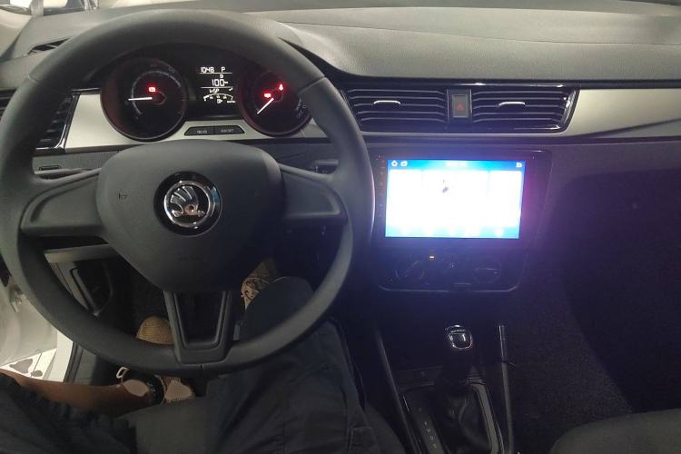Used Skoda Rapid 2020 1.5L Automatic Standard Custom Edition Center Console
