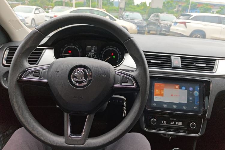 Used Skoda Rapid 2020 1.5L Automatic Comfort Edition Center Console