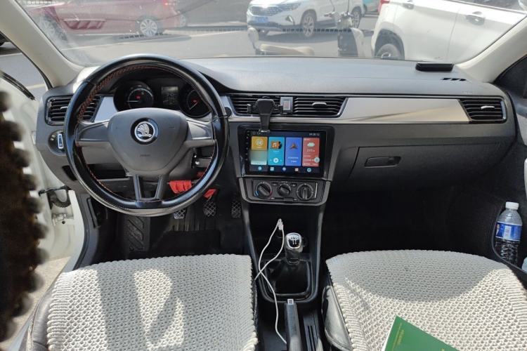 Used Skoda Rapid 2020 1.5L Manual Standard Edition Center Console