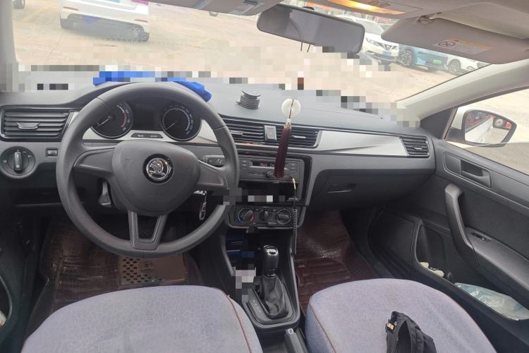 Used Skoda Rapid 2020 1.5L Automatic Standard Edition Center Console