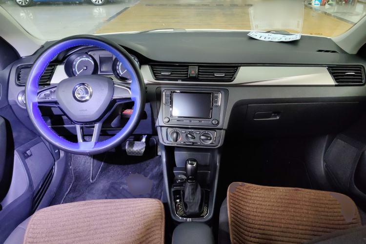 Used Skoda Rapid 2020 1.5L Automatic Standard Edition Center Console