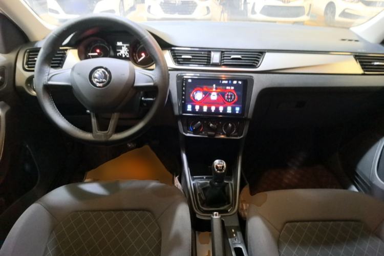Used Skoda Rapid 2020 1.5L Manual Standard Edition Center Console