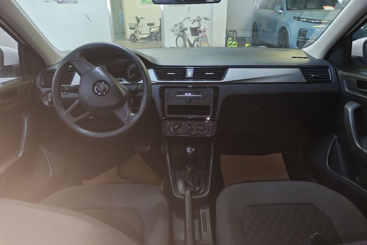 Used Skoda Rapid 2020 1.5L Automatic Standard Edition Center Console