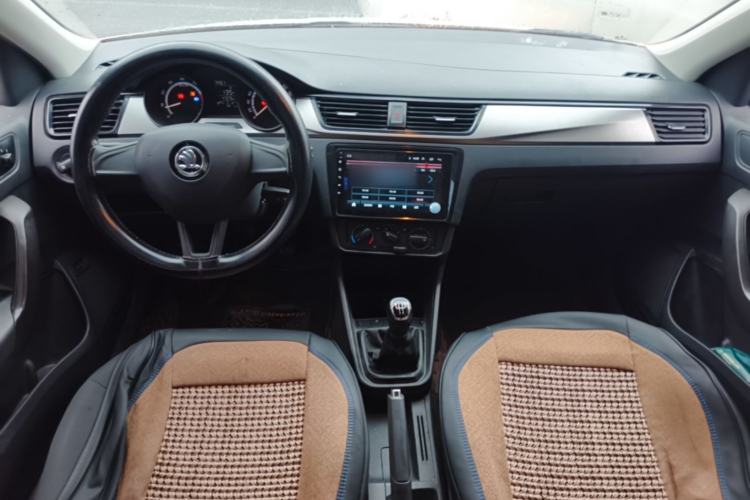 Used Skoda Rapid 2020 1.5L Manual Standard Edition Center Console