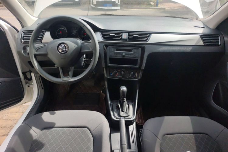 Used Skoda Rapid 2020 1.5L Automatic Standard Edition Center Console