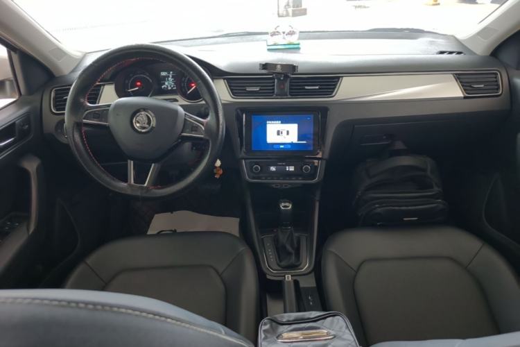 Used Skoda Rapid 2020 1.5L Automatic Comfort Edition Center Console