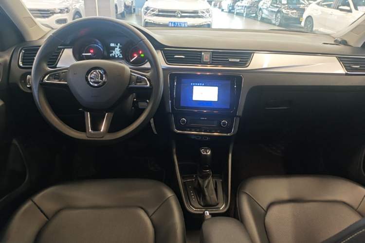 Used Skoda Rapid 2020 1.5L Automatic Comfort Edition Center Console