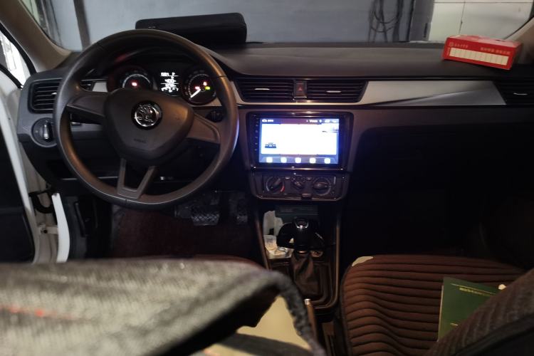 Used Skoda Rapid 2020 1.5L Automatic Standard Edition Center Console