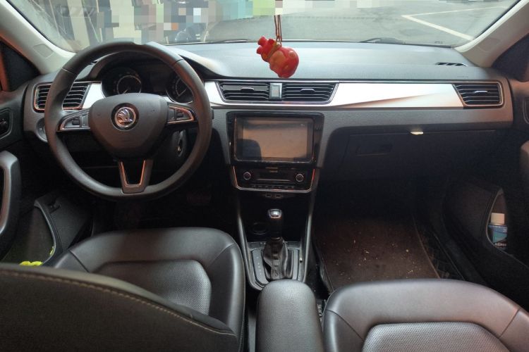 Used Skoda Rapid 2020 1.5L Automatic Comfort Edition Center Console