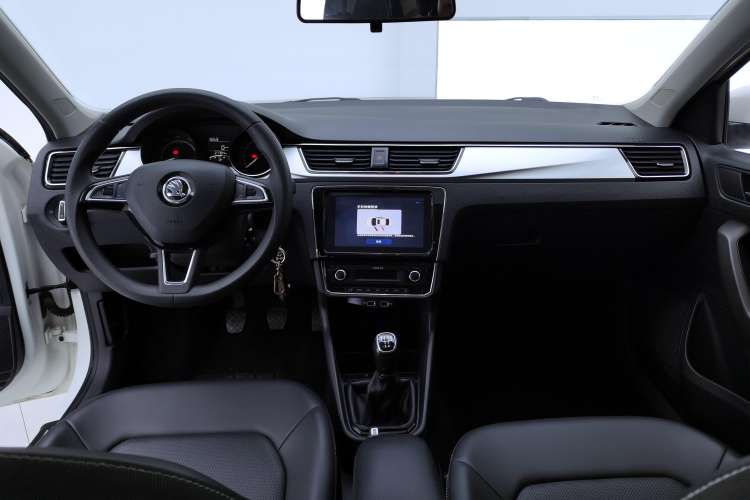 Used Skoda Rapid 2020 1.5L Manual Comfort Edition Center Console
