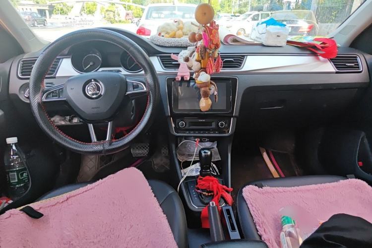 Used Skoda Rapid 2020 1.5L Automatic Comfort Edition Center Console