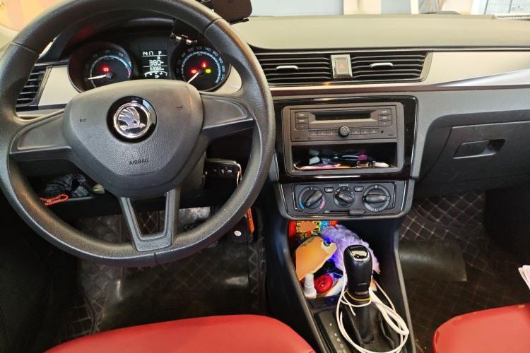 Used Skoda Rapid 2020 1.5L Automatic Standard Edition Center Console