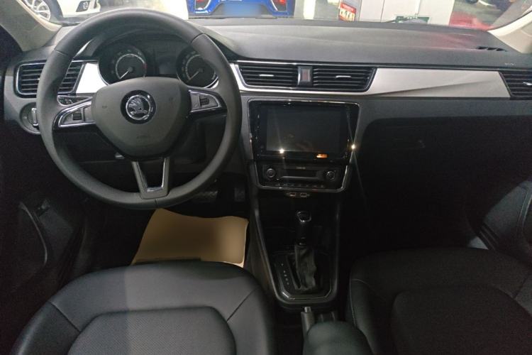 Used Skoda Rapid 2020 1.5L Automatic Comfort Edition Center Console