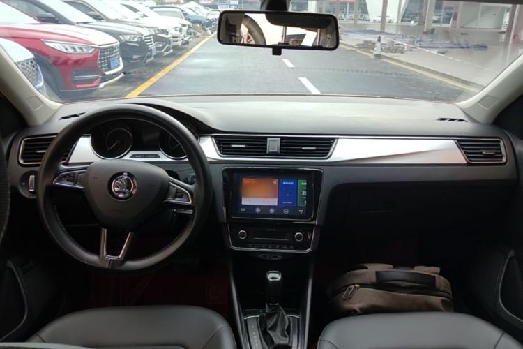 Used Skoda Rapid 2020 1.5L Automatic Comfort Edition Center Console