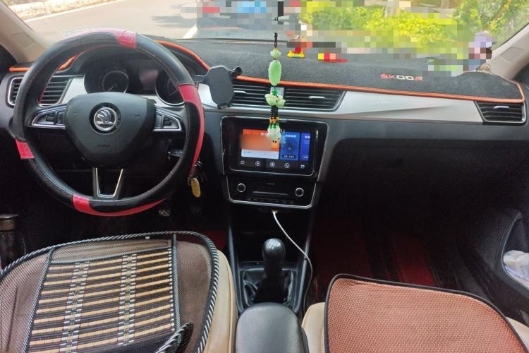 Used Skoda Rapid 2020 1.5L Manual Comfort Edition Center Console