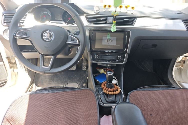 Used Skoda Rapid 2020 1.5L Automatic Comfort Edition Center Console