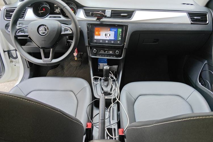 Used Skoda Rapid 2020 1.5L Automatic Comfort Edition Center Console
