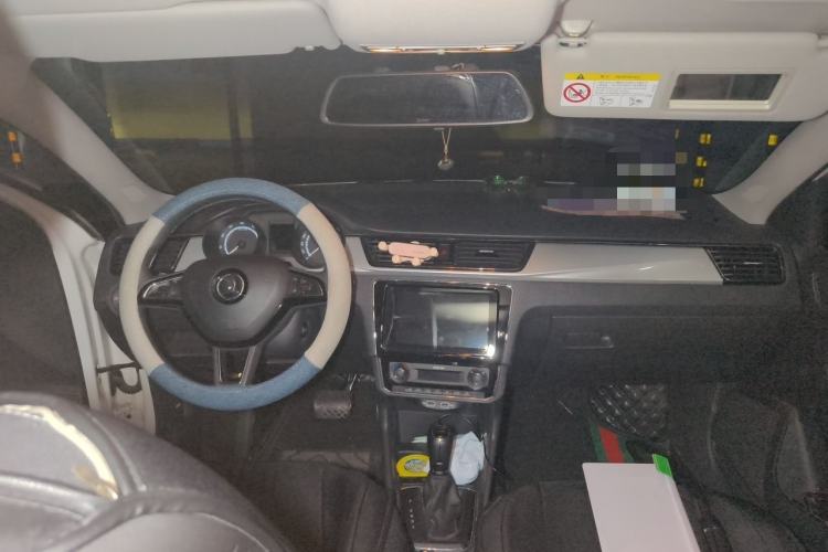 Used Skoda Rapid 2020 1.5L Automatic Comfort Edition Center Console